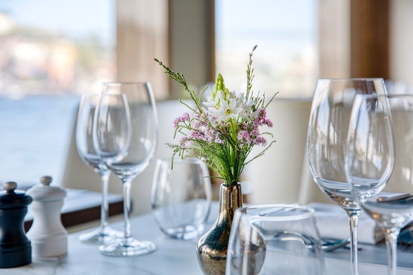 Uniworld SS Sao Gabriel - Restaurant 1.jpg